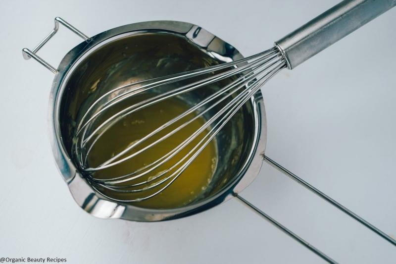 DIY Face Moisturizer with Royal Jelly Organic Beauty Recipes